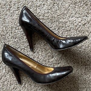 Tahari Dark Brown Croc-Embossed Pointed Pumps